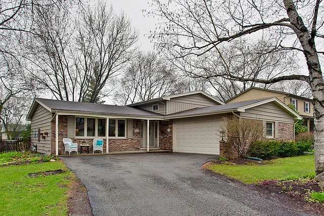 1013 Regency Ln photo 1