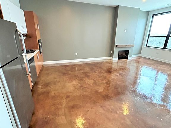 2nd image of 70 Beale St #305A