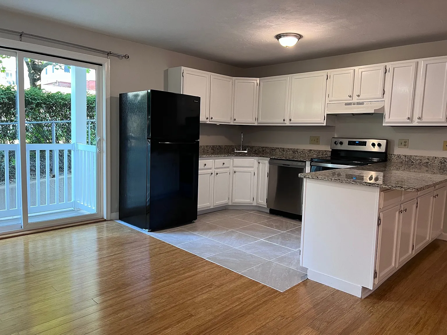 2 bed, 891 sqft, $1,900 — Photo 3