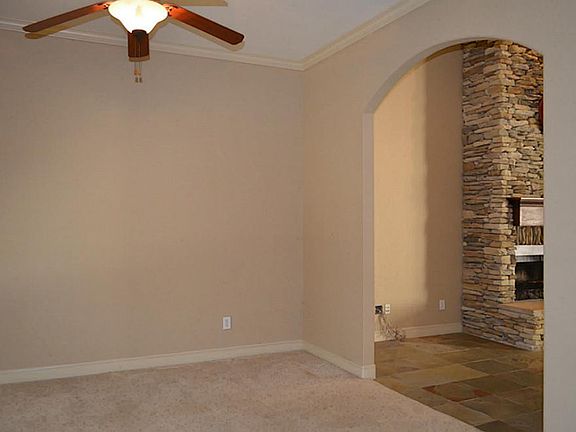 3rd image of 405 Park Ave