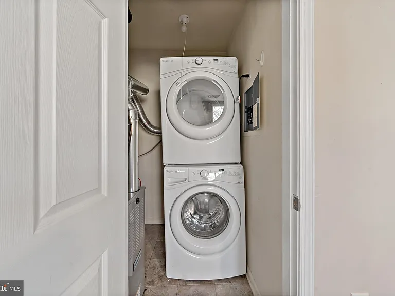 443 Fairmount Ave #C — Photo 17