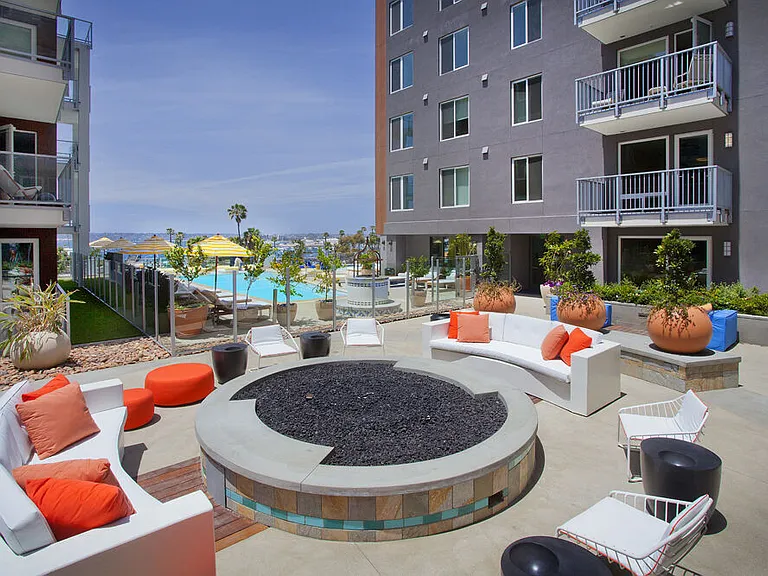 Instrata Little Italy — Photo 15