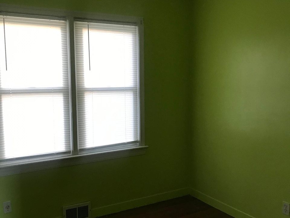 2nd image of 718 E Ivy Dr