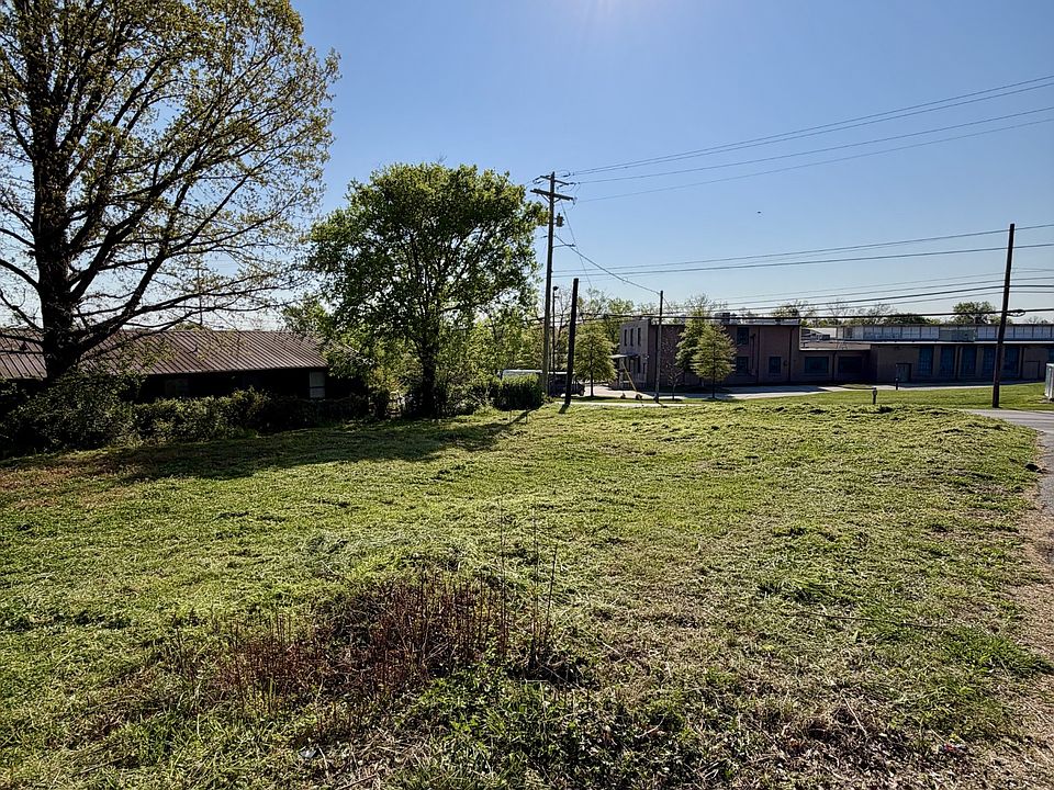 2nd image of 608 Old Salem Rd