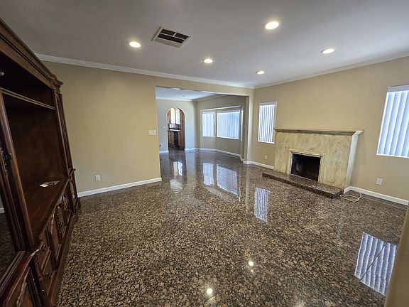 2nd image of 627 W Wilson Ave