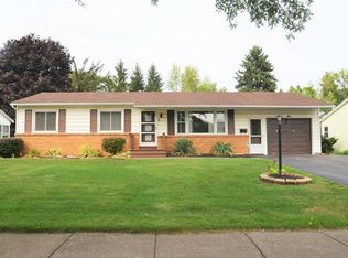 6 Gemini Cir, Rochester, NY 14606