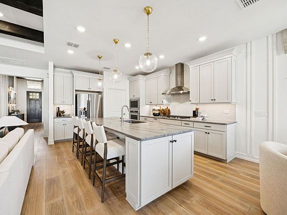 Eat-in island kitchen