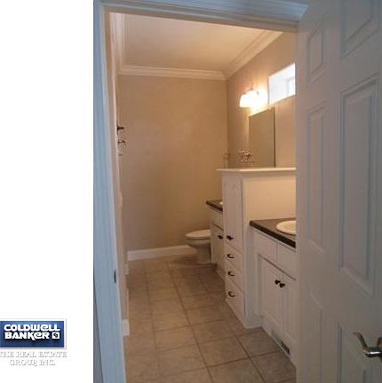 MASTER BATH W/SPLIT SINKS