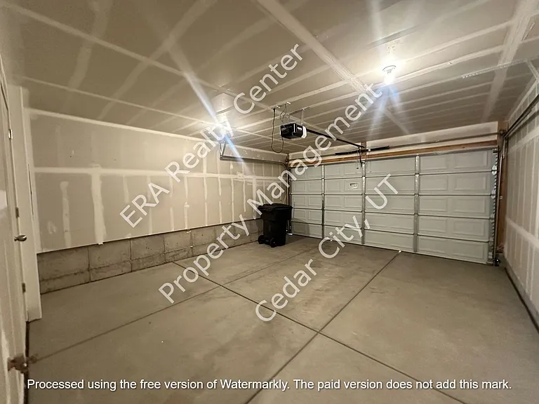 573 S May Dr — Photo 16