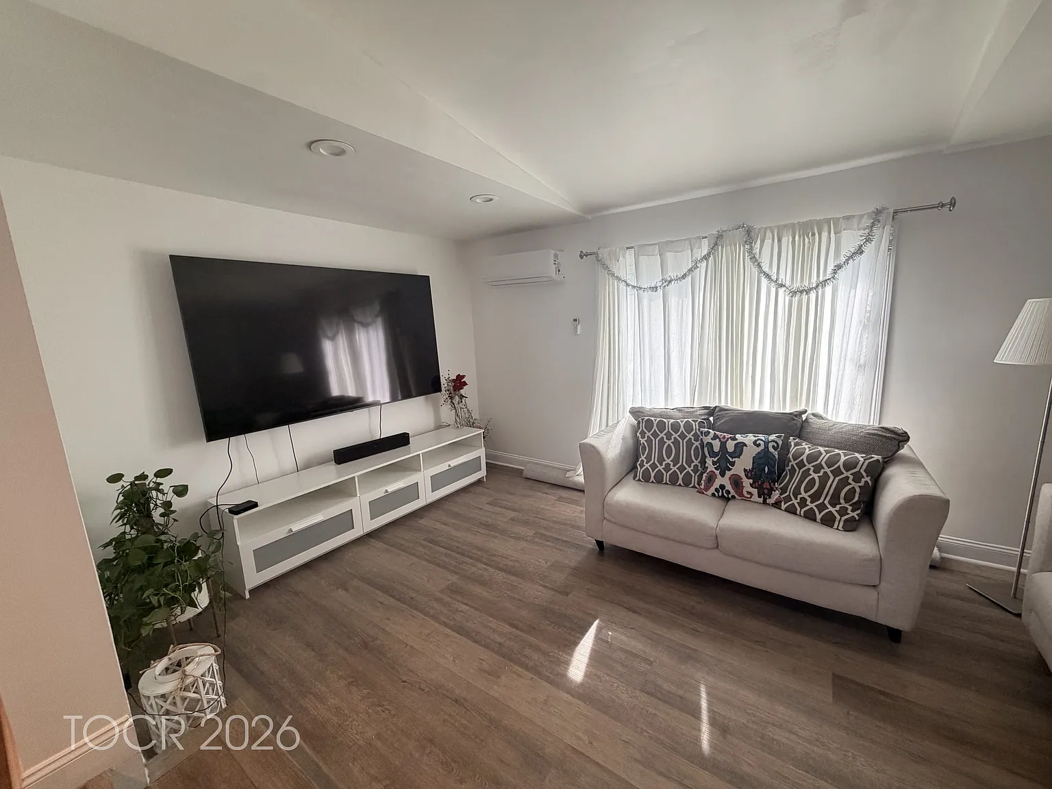 5 bed, 1.5 bath, $4,600 — Photo 3
