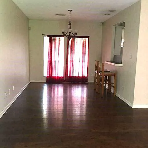 306 Bush Dr — Photo 4