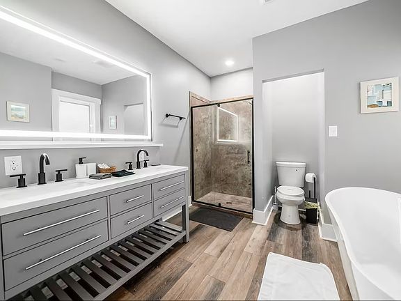 5th image of 221 W 1st Ave