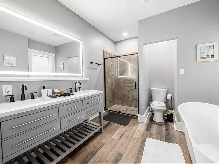 221 W 1st Ave — Photo 5