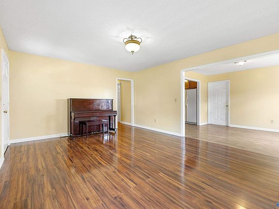4th image of 314 Beverly St