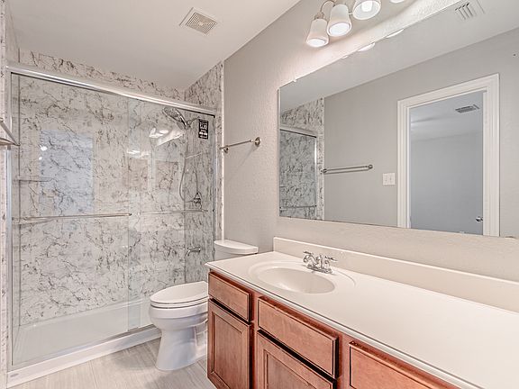 5th image of 2022 Highland Dr