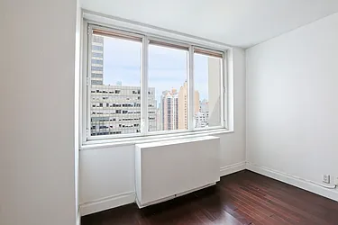 Rented by R New York