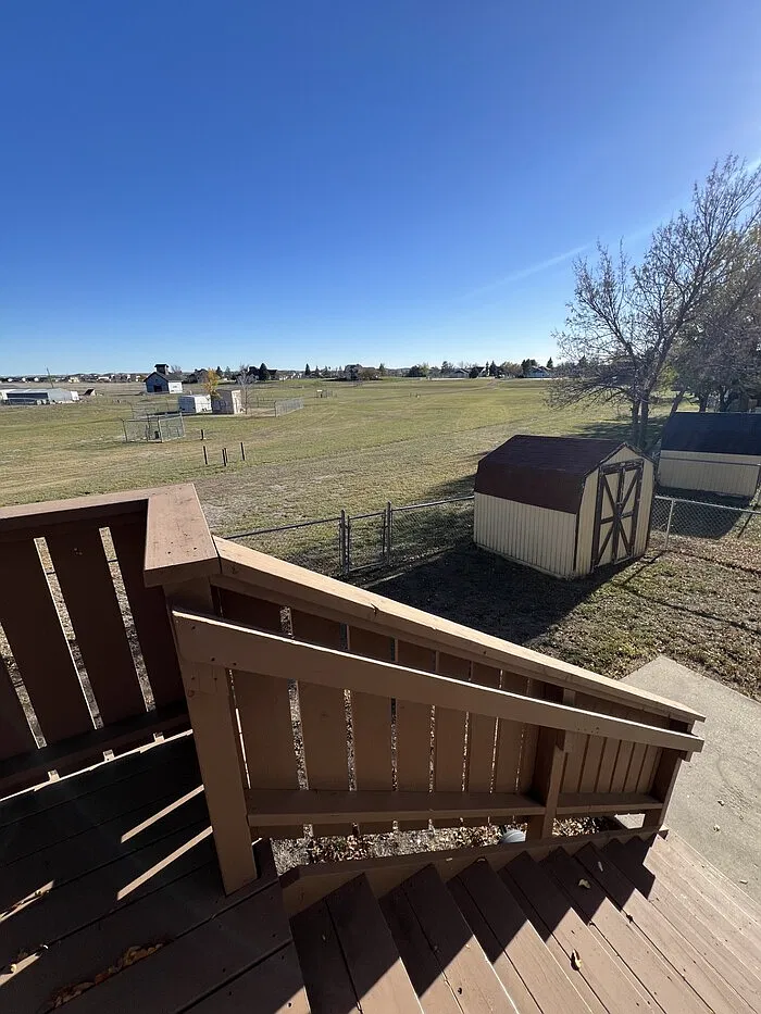 3 bed, 2.5 bath, 1455 sqft, $1,889 — Photo 2