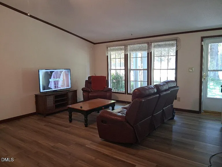 20 Rus Dr — Photo 3
