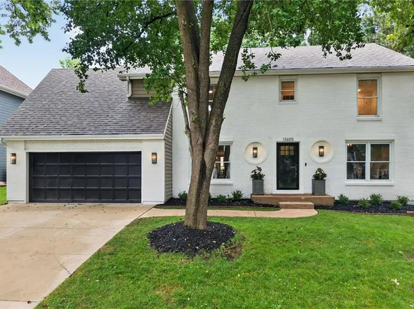 13655 S Sycamore St, Olathe, KS 66062