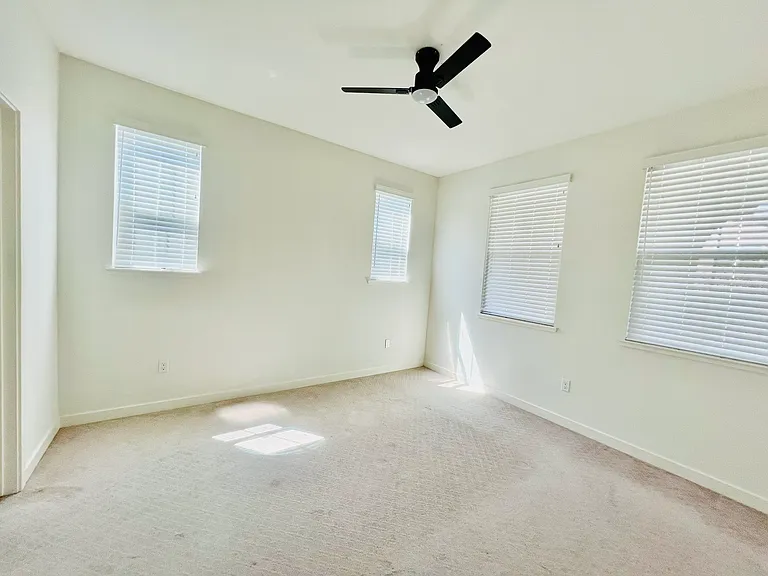 304 E Angelina Ave — Photo 6