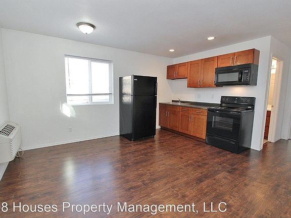 3rd image of 4016 Washington Ave Unit B