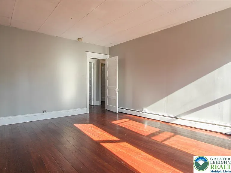 1347 Lehigh St — Photo 10