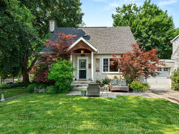 421 Greenwood Ave, Ottawa, ON K2A 0X5