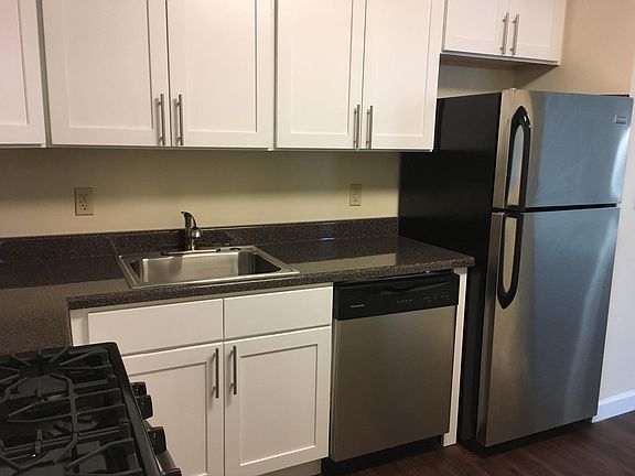 4th image of 4 Kensington Cir APT G