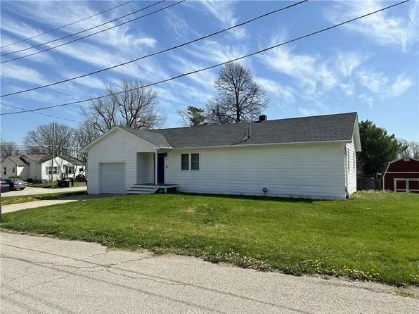 607 N 9th St, Savannah, MO 64485