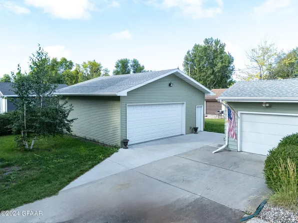 1821 8th Ave NW, East Grand Forks, MN 56721