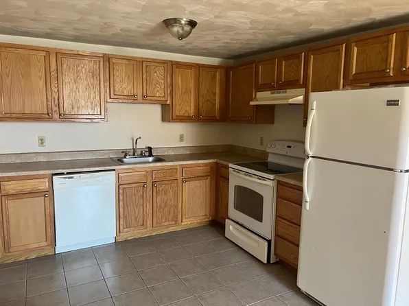 7 W 4th St APT 4, Youngwood, PA 15697