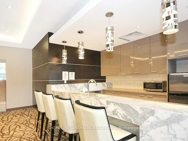9608 Yonge St #303 — Photo 17