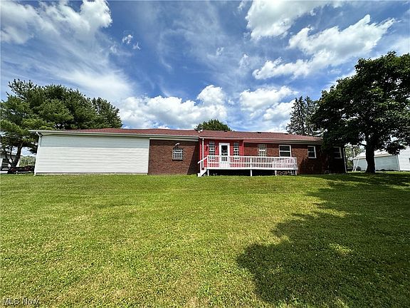 4th image of 690 Martha Ave