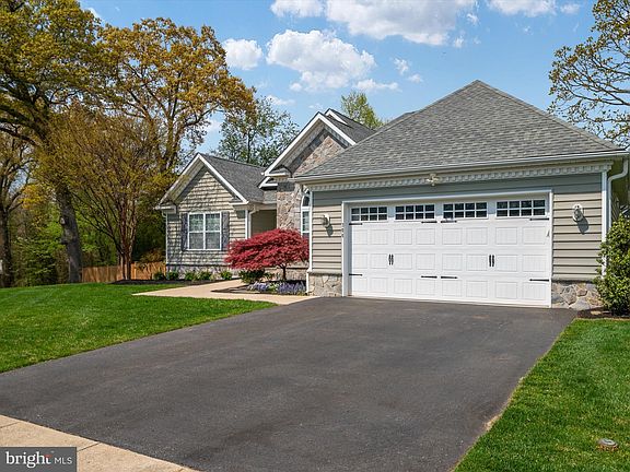 4th image of 306 Listman Ct