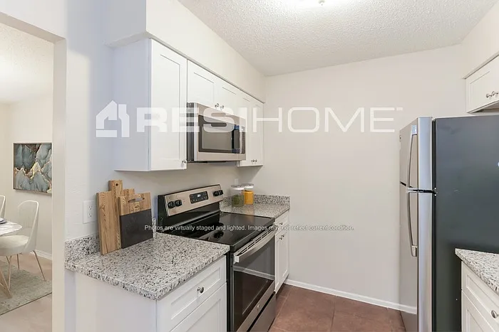 913 Pepperidge Ct — Photo 3