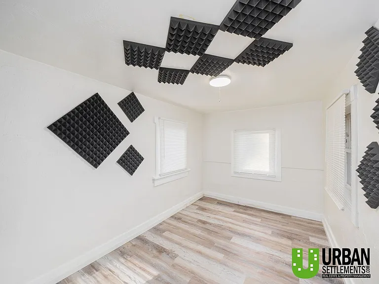 370 E 8th Ave — Photo 7