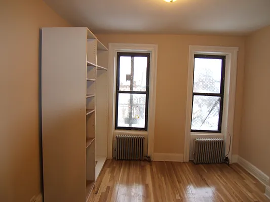 Rented by Joel Weisz, LREB | media 4