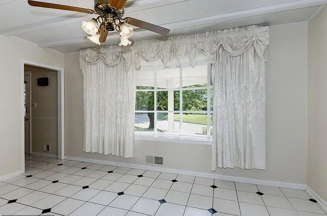 Kitchen dining area