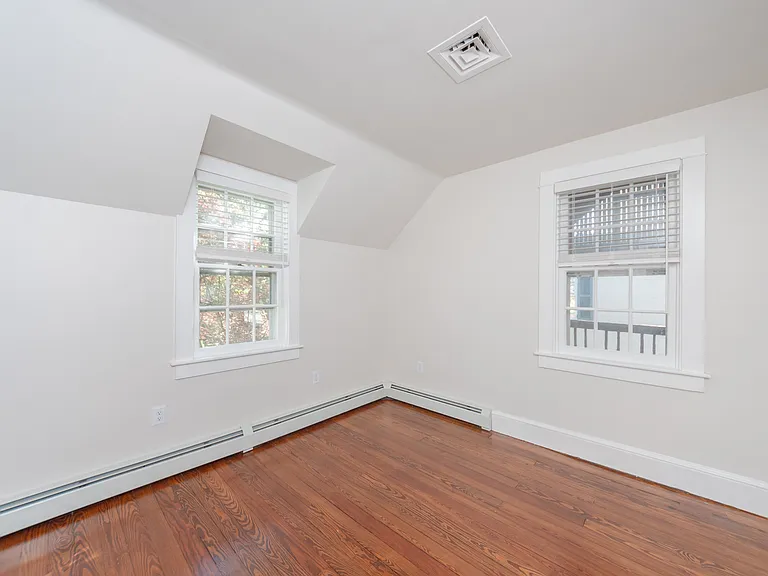 206 E Marion St — Photo 13
