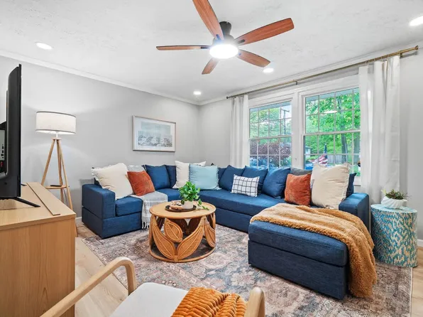 5012 Hollyview Dr #Id1496126p, Vermilion, OH 44089