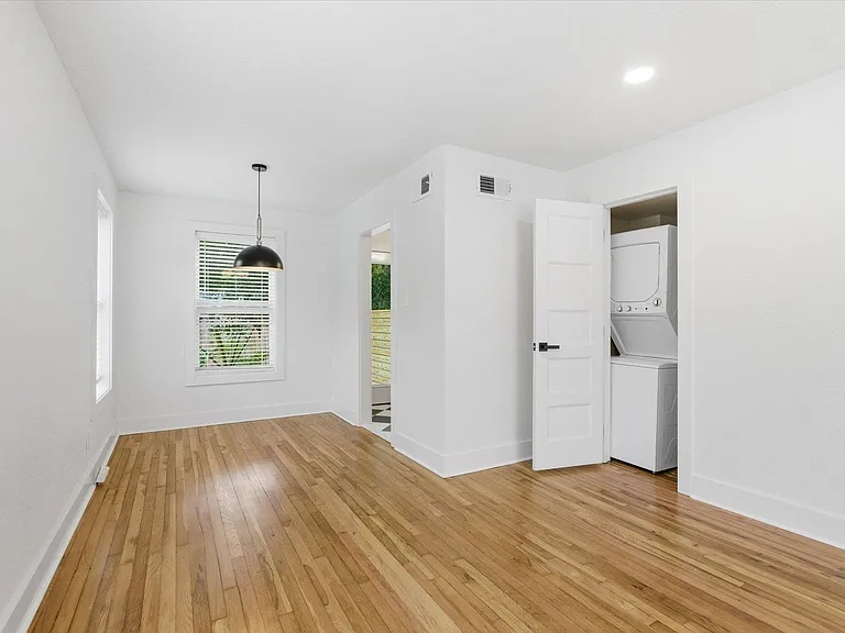 421 E Jennings St — Photo 11
