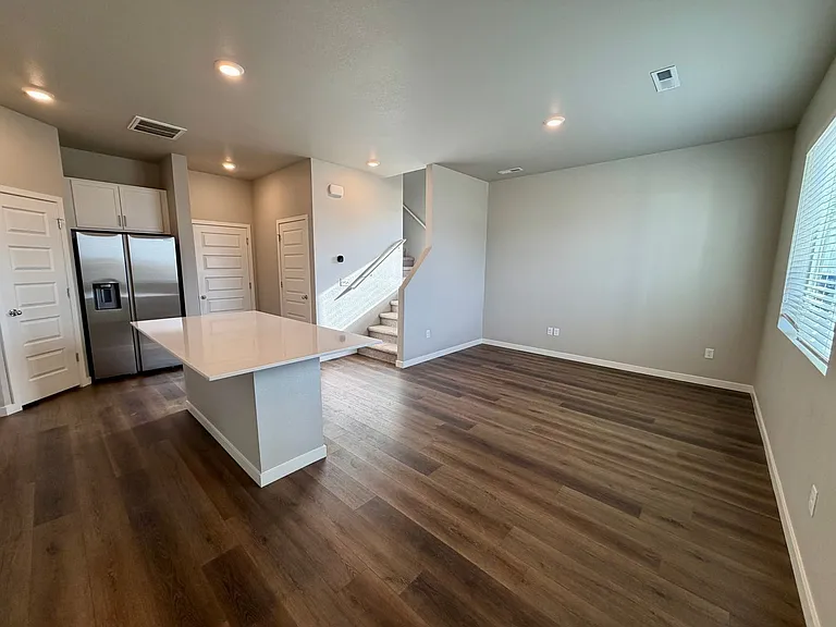 1353 Reynolds St #18E — Photo 4