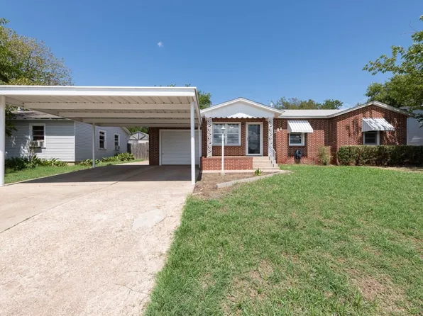 1108 E Omega St, Henrietta, TX 76365