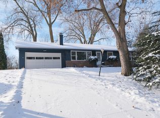 148X Ridgeview Ln, Wayzata, MN 55391