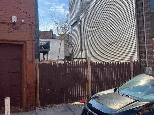 2212 Cross St, Philadelphia, PA 19146