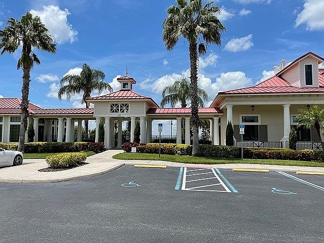 Club House, Pool, Gym