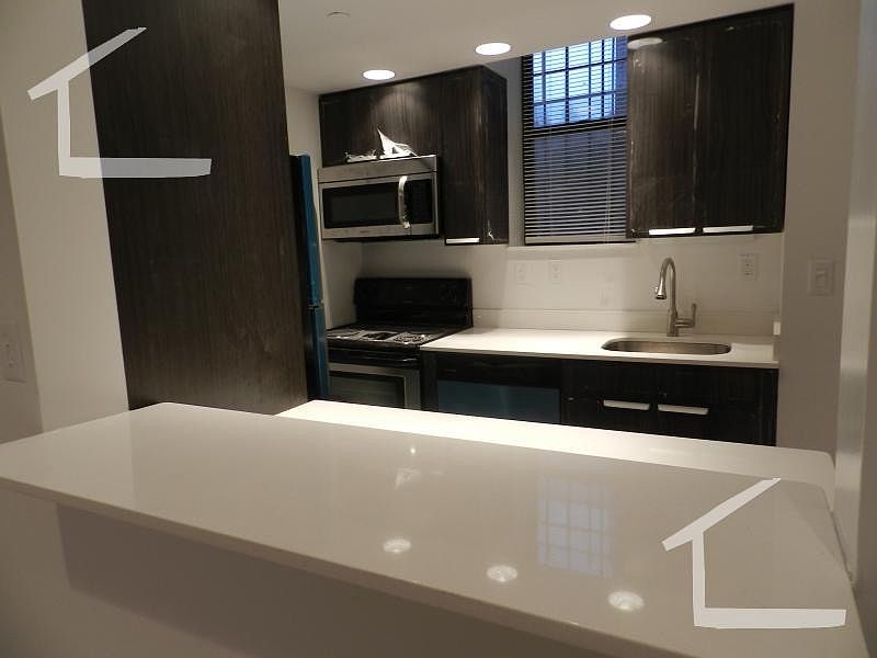 2nd image of 111 Queensberry St #Bh