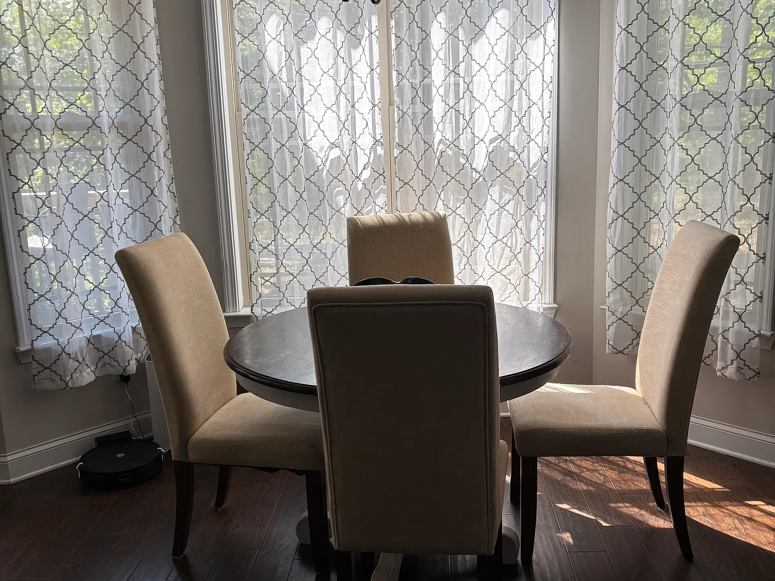 4 bed, 2.5 bath, 2500 sqft, $2,500 — Photo 2
