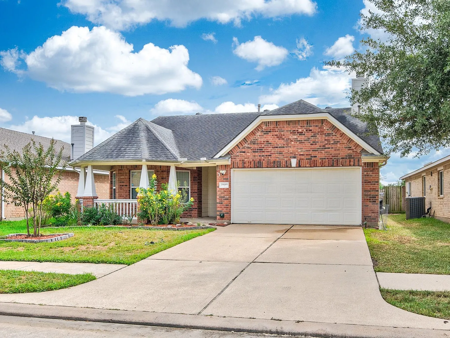 3 bed, 2.0 bath, 1724 sqft, $1,950 — Photo 2