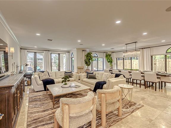 4th image of 118 SE 11th Avenue #118